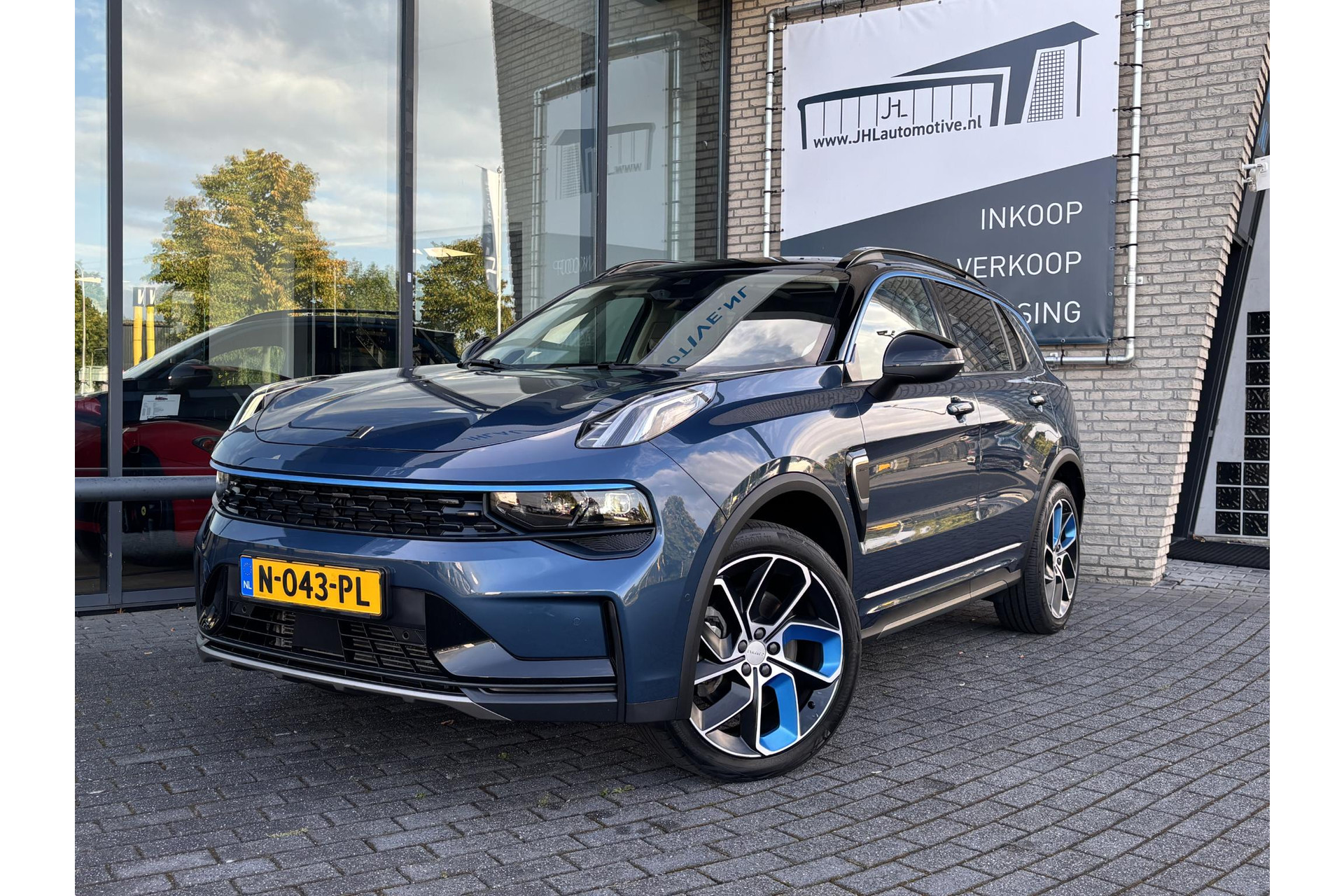 Lynk & Co 01 1.5*PLUG-IN*NAVI*PANO*CAM*ACC*CARPLAY*ECC*LED*